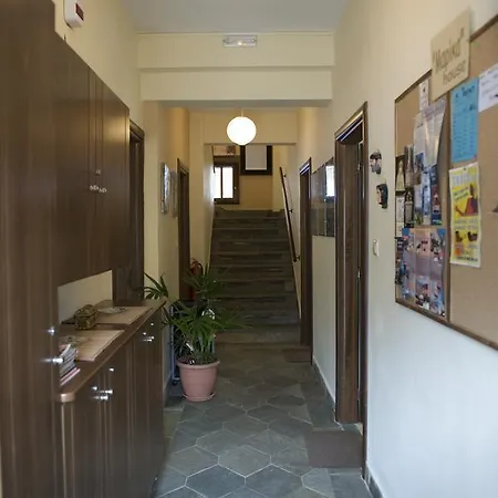 Marika House סטאברוס