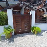 Marika House 斯塔夫罗斯